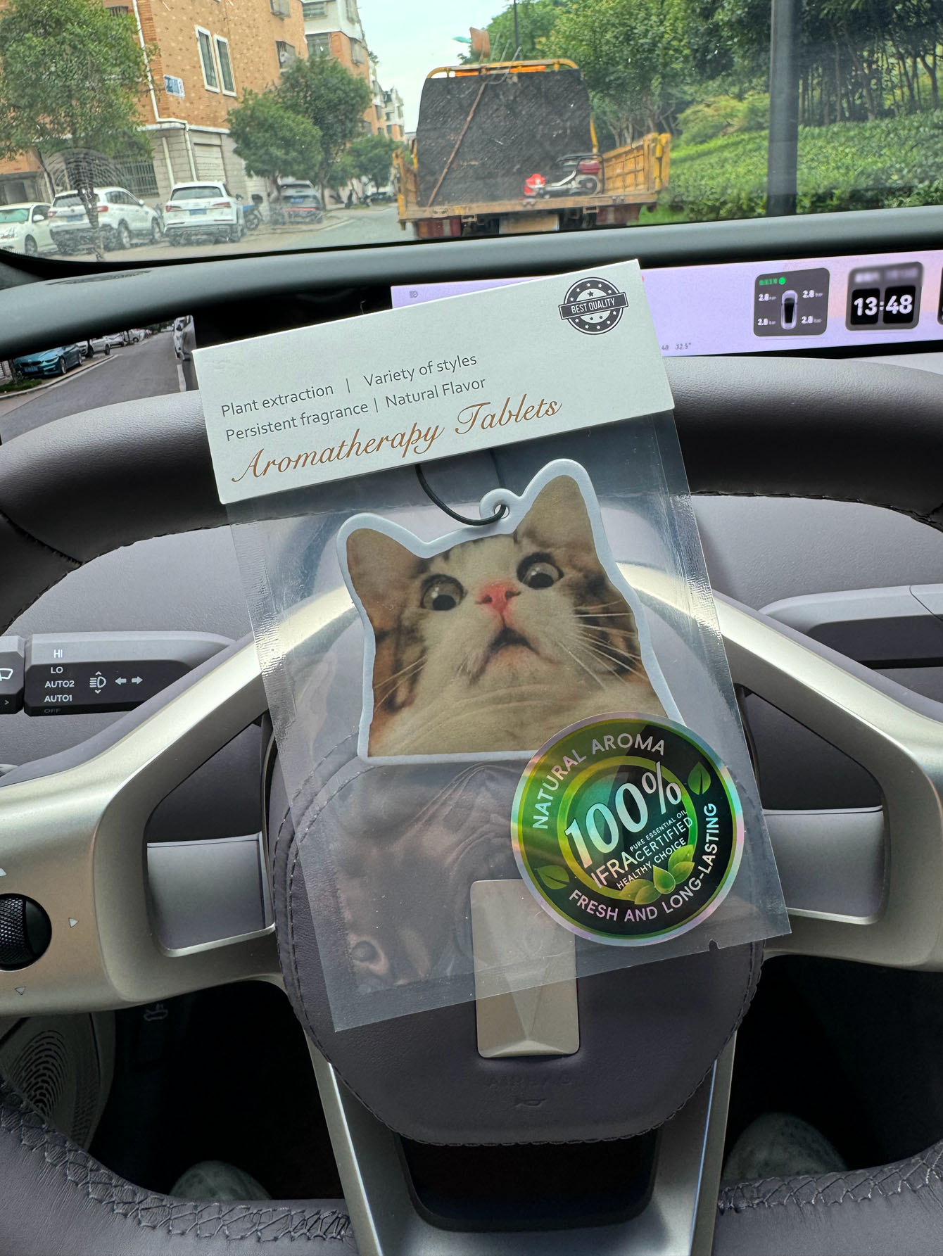 Pengharum Mobil Gantung Meme K - Perfume And Fragrance Are Same ulasan dan harga